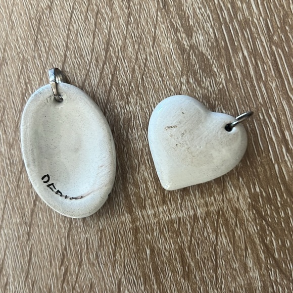Set of two ceramic Deruta necklace charms from Italy. - Picture 2 of 2